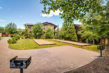 Hotel Boulders Hideout