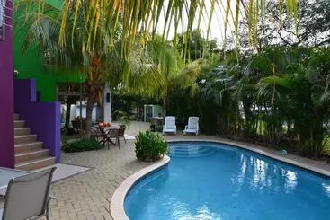 호텔 Quints Travelers Inn