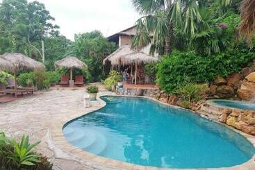 فندق The Beach House