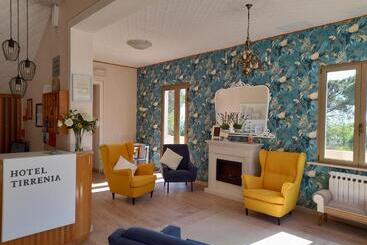 ホテル Tirrenia