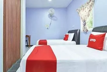 Hotelli Oyo 90660 Rayyans Roomstay