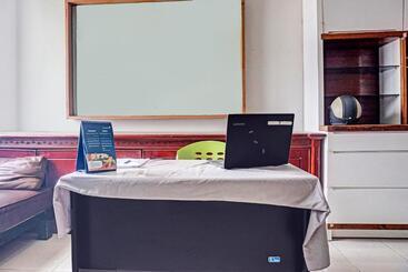 בית מלון כפרי Oyo 91849 Karawaci Taman Permata 5