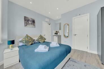 بنسيون Private Luxury Suite Next To Heathrow Direct Train To Paddington 1