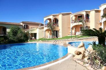 Apart Hotel Residence Con Piscina A Badesi, Appartamenti Con Wifi E A.c