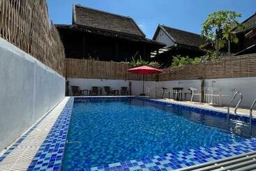 펜션 Little Friendly Guest House And Swimming Pool
