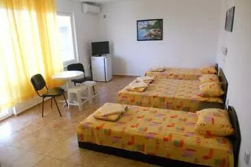 Pension  Ahtopol Rooms For Rent Free Parking 100 Meters Away