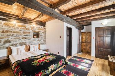 簡易ホテル Dedovite Kashti