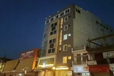Hotel Grand Singhania, Ballia