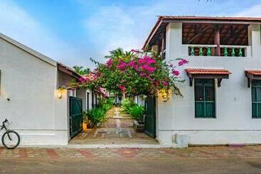 Hotel Neemrana S Coconut Alley