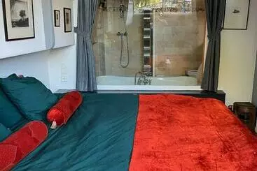 Amsterdam Center   Houseboat B&b By Captain Ricard