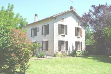 Les Bruyeres B&b