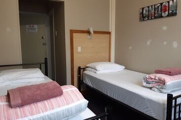 Общежитие Ariki Backpackers