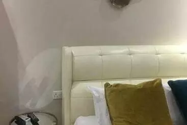 Bed and Breakfast Luxlusive Guest House