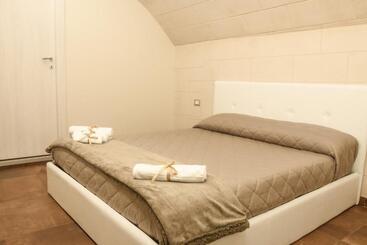 ベッドアンドブレックファースト Little House