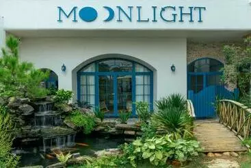 هتل Moonlight Homestay &