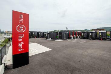 فندق R9 The Yard Uki