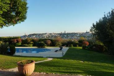 בית מלון כפרי Domaine Du Champ Fleuri