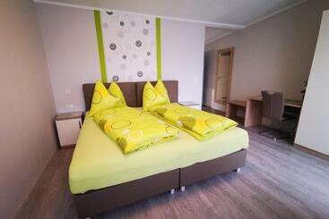 مبيت وإفطار Pension Puster