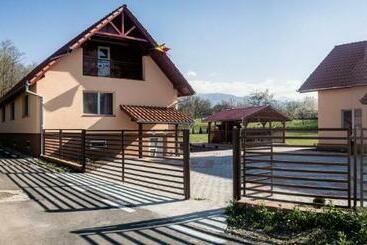 مبيت وإفطار Pensiunea Dan Ge La