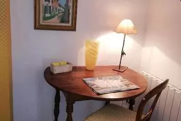 Bed and Breakfast Varzay Autour Du Puits