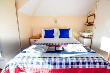 בית מלון כפרי Eastbourne Reymar