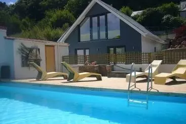 Отель Undercliff Guest House