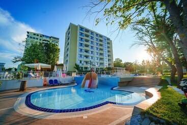 Perla Royal Hotel   All Inclusive