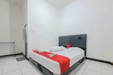 Hotelli Reddoorz At Permana Homestay Near Supadio Airport Pontianak