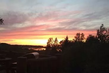 Hilltop Cabins And Motel