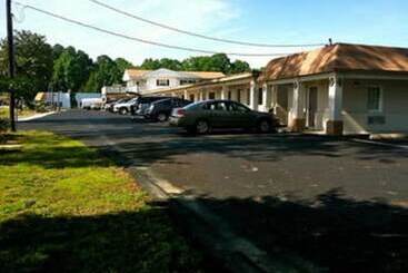 Whispering Pines Motel