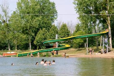 בית מלון כפרי Terres De France  Moncontour Active Park