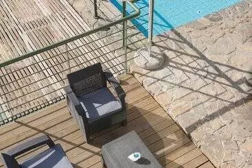 ツーリストアパートメント Istron Villas