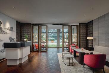 Hualuxe Kunshan Huaqiao, An Ihg Hotel F1 Racing Preferred