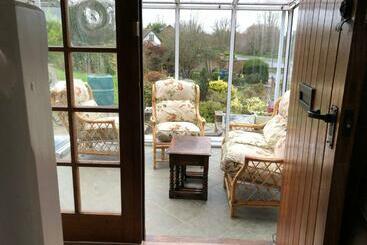 Bed and Breakfast Ponders End