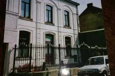 ベッドアンドブレックファースト B And B Comme Chez Soi