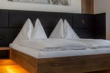 Hotelli Mitten In Der Welt   Gh Roither