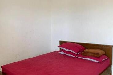 בית מלון כפרי Oyo 90960 Putih Salju Homestay Syariah