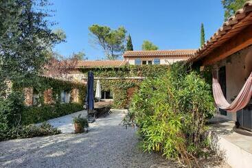 ベッドアンドブレックファースト La Salamandre En Provence