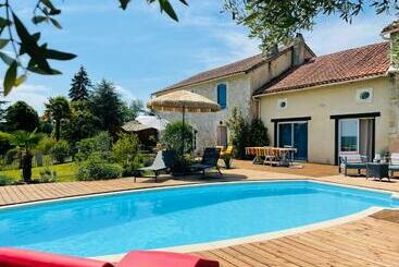 ベッドアンドブレックファースト Le Petit Caviste Chambres D Hôtes & Suites