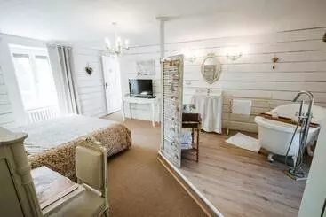 Aamiaismajoitus (B&B) Relais Des Combrailles