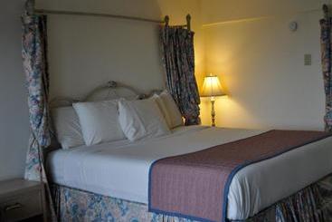 The Diplomat Family Motel