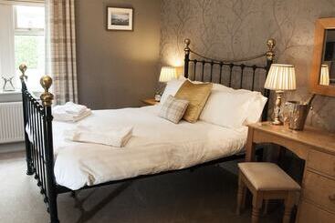 مبيت وإفطار The Poplars Rooms & Cottages