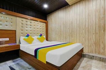 Pensió Itsy By Treebo  Flatties