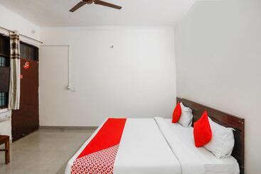 Hotel O Av Residency Near Botanic Garden Of Indian Republic