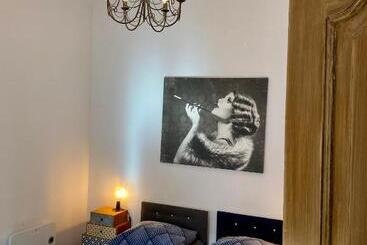 هاستل Topolove Rooms & Apartments