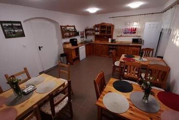 Bed and Breakfast Dworek Pod świerkami