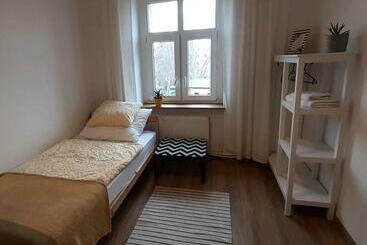 Lemuria Hostel Szkolna Centrum