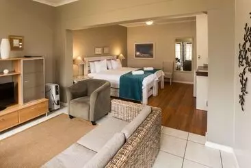 تختخواب و صبحانه Cornerstone Guesthouse