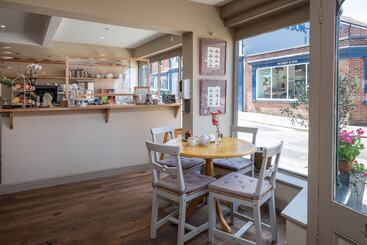 Bed and Breakfast One Holyrood Hotel & Cafe