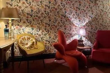 مبيت وإفطار One Holyrood Hotel & Cafe